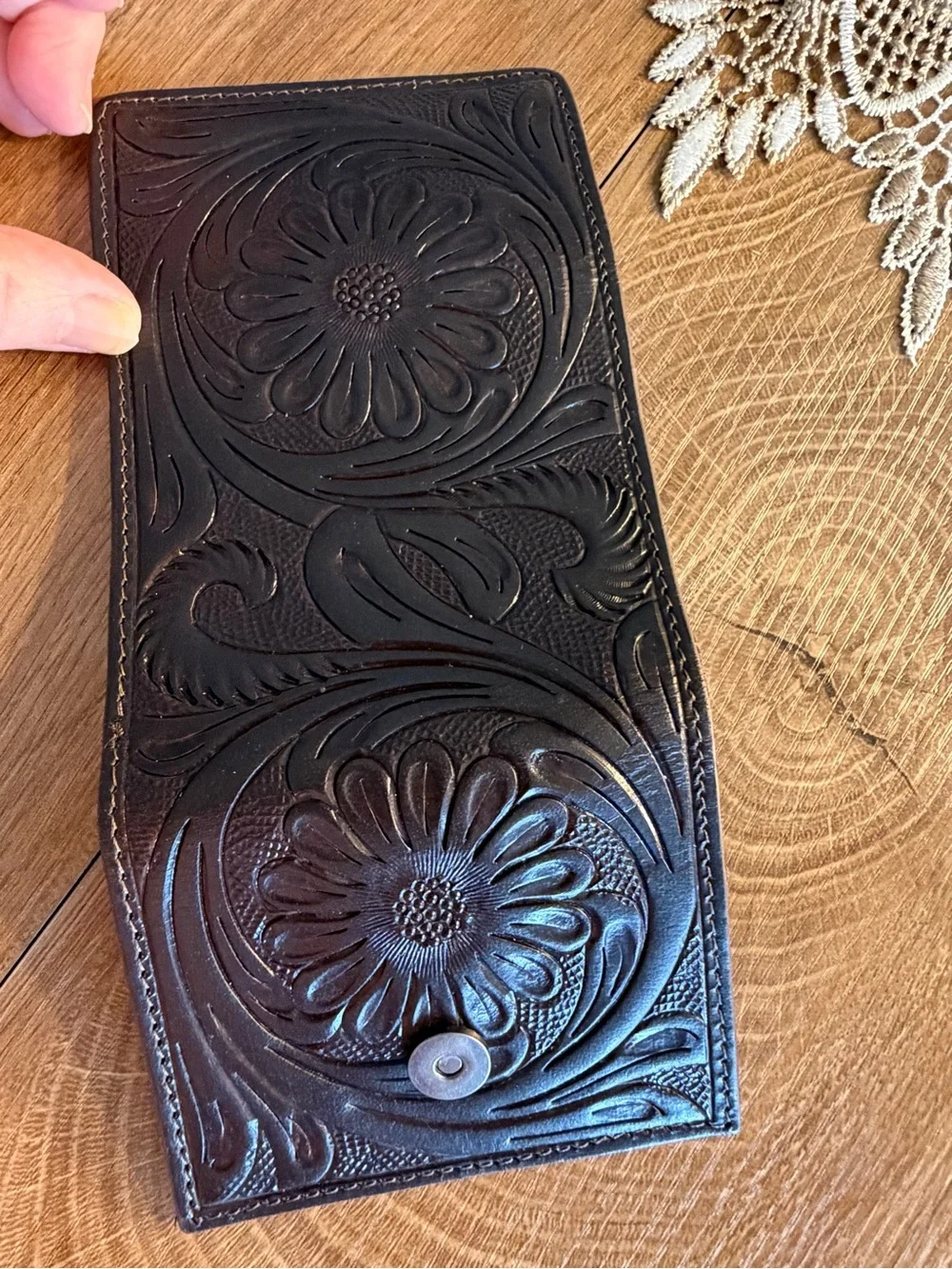 Dk Brown Tooled Leather Snap Wallet. Suede inside with 6 Card Slots. Very Nice!